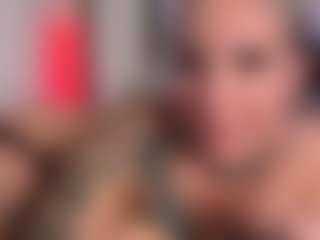 HornyLindzay's Live Sex Cam Show