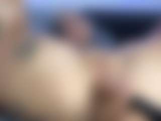 HornyLindzay's Live Sex Cam Show