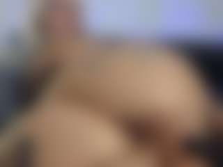 HornyLindzay's Live Sex Cam Show
