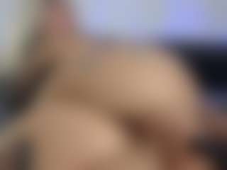 HornyLindzay's Live Sex Cam Show