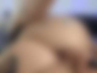 HornyLindzay's Live Sex Cam Show