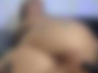 HornyLindzay's Live Sex Cam Show