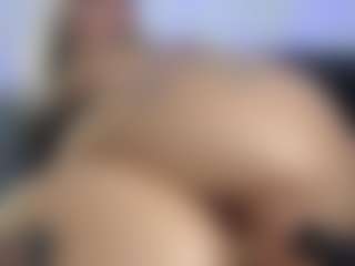 HornyLindzay's Live Sex Cam Show