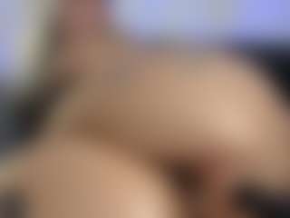 HornyLindzay's Live Sex Cam Show