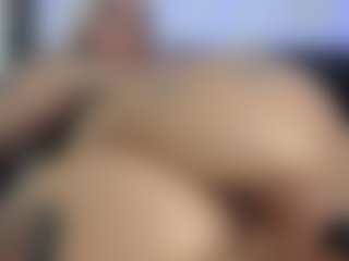 HornyLindzay's Live Sex Cam Show