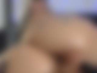 HornyLindzay's Live Sex Cam Show
