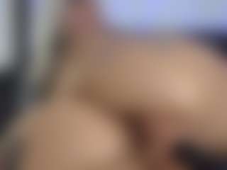 HornyLindzay's Live Sex Cam Show