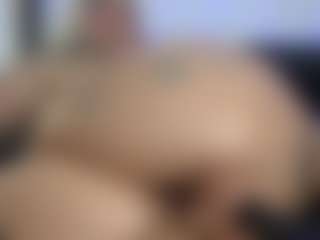 HornyLindzay's Live Sex Cam Show