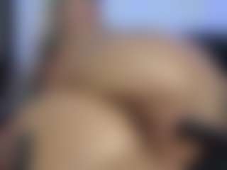 HornyLindzay's Live Sex Cam Show