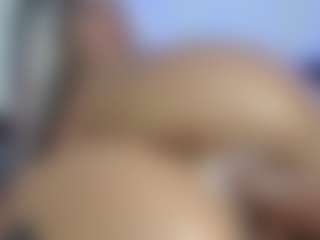 HornyLindzay's Live Sex Cam Show