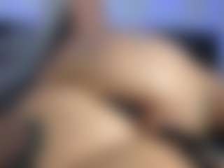HornyLindzay's Live Sex Cam Show
