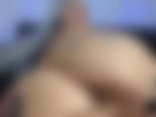 HornyLindzay's Live Sex Cam Show