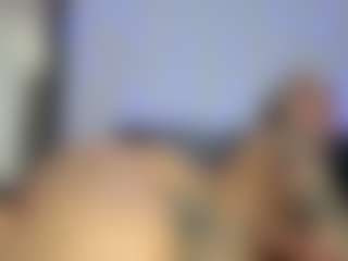 HornyLindzay's Live Sex Cam Show