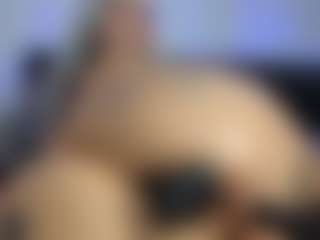 HornyLindzay's Live Sex Cam Show