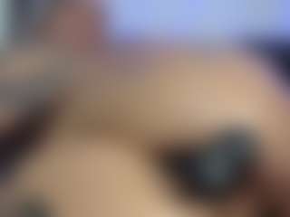 HornyLindzay's Live Sex Cam Show