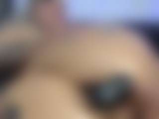 HornyLindzay's Live Sex Cam Show