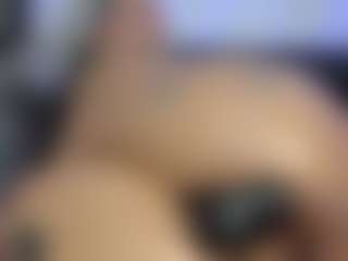 HornyLindzay's Live Sex Cam Show