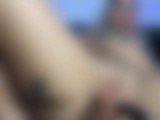 HornyLindzay's Live Sex Cam Show