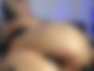 Live cam show with HornyLindzay - Tiny on Camsoda