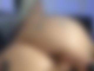 HornyLindzay's Live Sex Cam Show