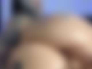 HornyLindzay's Live Sex Cam Show