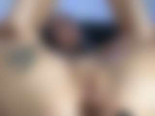 HornyLindzay's Live Sex Cam Show