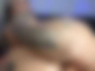 HornyLindzay's Live Sex Cam Show