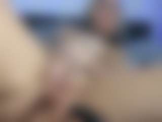 HornyLindzay's Live Sex Cam Show