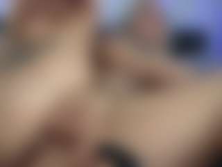 HornyLindzay's Live Sex Cam Show