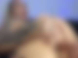 HornyLindzay's Live Sex Cam Show