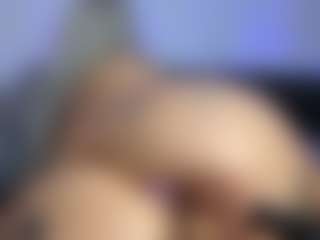 HornyLindzay's Live Sex Cam Show
