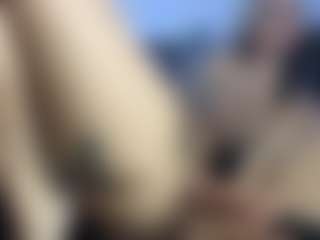 HornyLindzay's Live Sex Cam Show