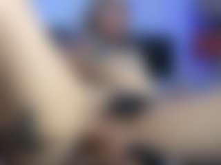 HornyLindzay's Live Sex Cam Show