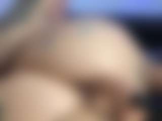 HornyLindzay's Live Sex Cam Show