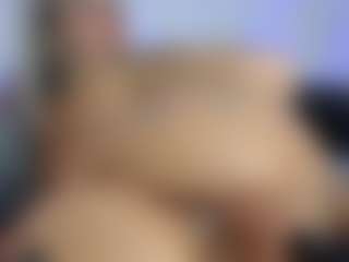 HornyLindzay's Live Sex Cam Show