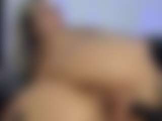 HornyLindzay's Live Sex Cam Show