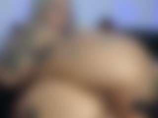 HornyLindzay's Live Sex Cam Show