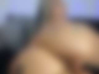 HornyLindzay's Live Sex Cam Show