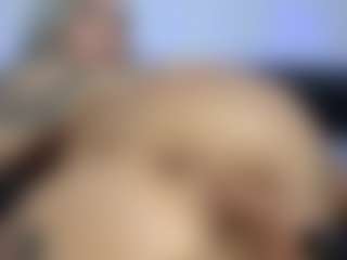 HornyLindzay's Live Sex Cam Show
