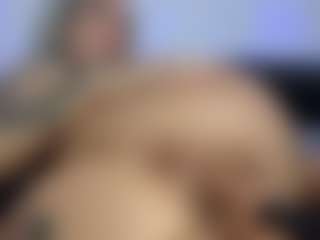 HornyLindzay's Live Sex Cam Show