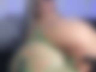 HornyLindzay's Live Sex Cam Show