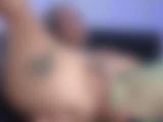 HornyLindzay's Live Sex Cam Show