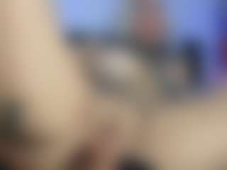 HornyLindzay's Live Sex Cam Show