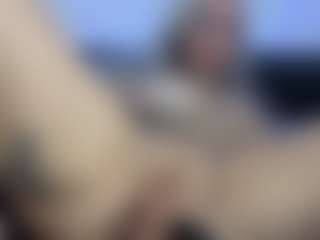 HornyLindzay's Live Sex Cam Show