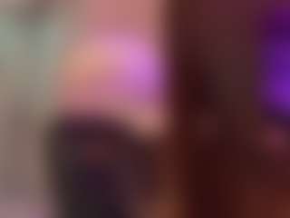 Live cam show with Scarlett Horny - Shaved Pussy on chickslive.net