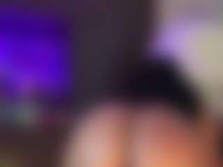 Live cam show with Scarlett Horny - Strip on Latina Girls
