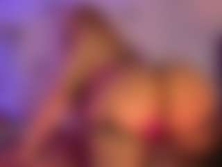 Live cam show with Scarlett Horny - Black Young Adult on dropp.cam