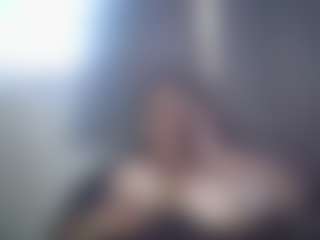 Live cam show with Daddieslilgirlib - Flashing on intimatelivegirls.com