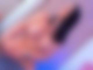 Live cam show with Samantha Blaze - Bedroom on friskycurves.com