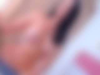 Live cam show with Samantha Blaze - Shaved Pussy on Mixed Magazine Live